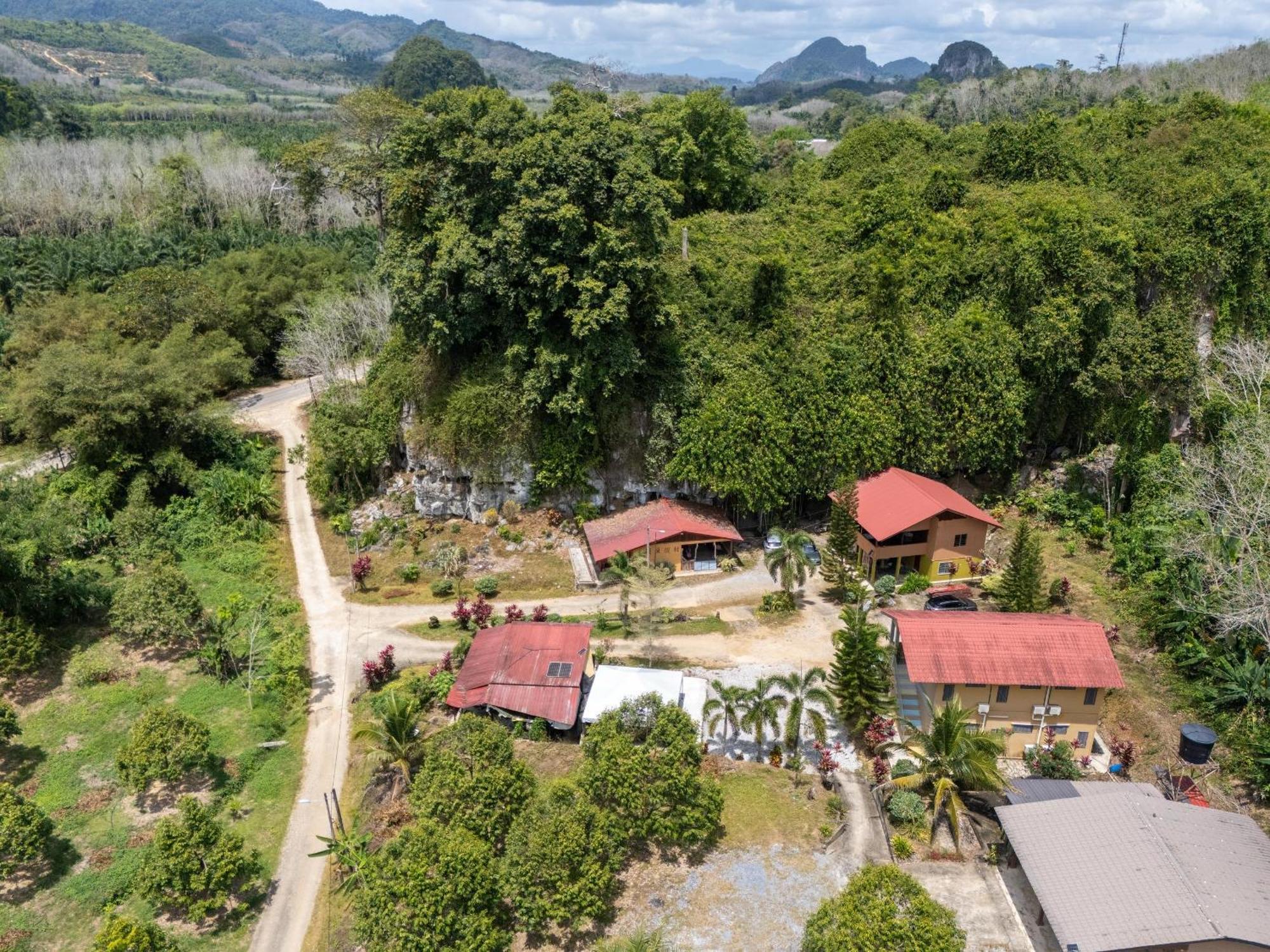 Country House Pulai Holiday Village Gua Musang Bagian luar foto